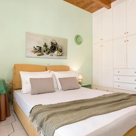 Ilenia's 3 Bedroom House With Private Pool Feriehus