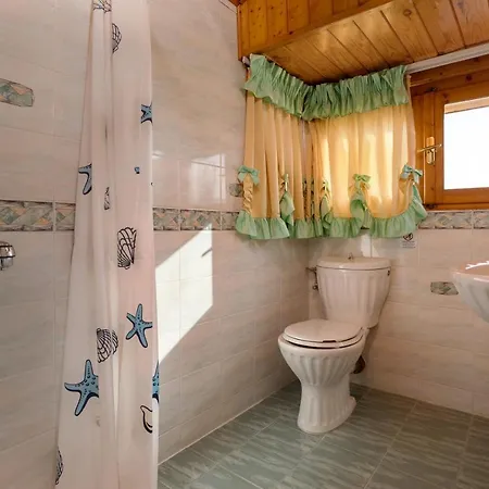Ilenia's 3 Bedroom House With Private Pool Feriehus