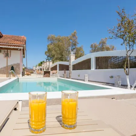 Ilenia's 3 Bedroom House With Private Pool Feriehus *